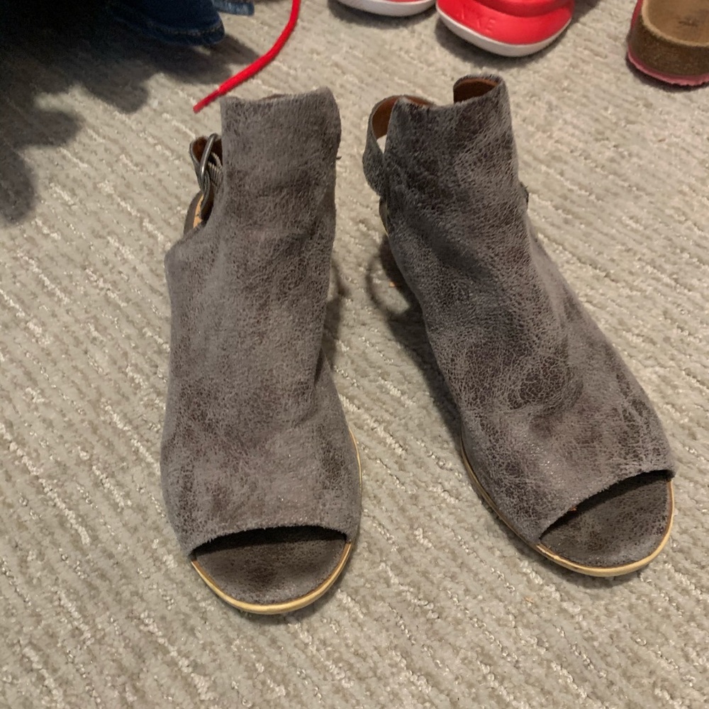 Girls dress sandals
